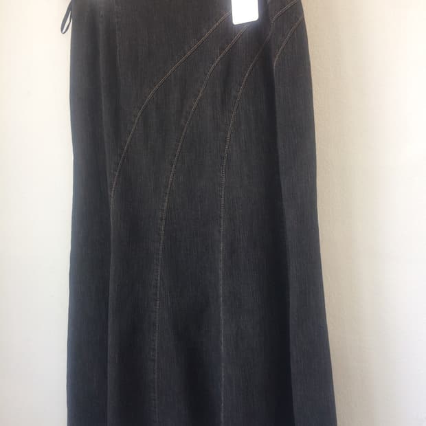 Line detail denim long skirt