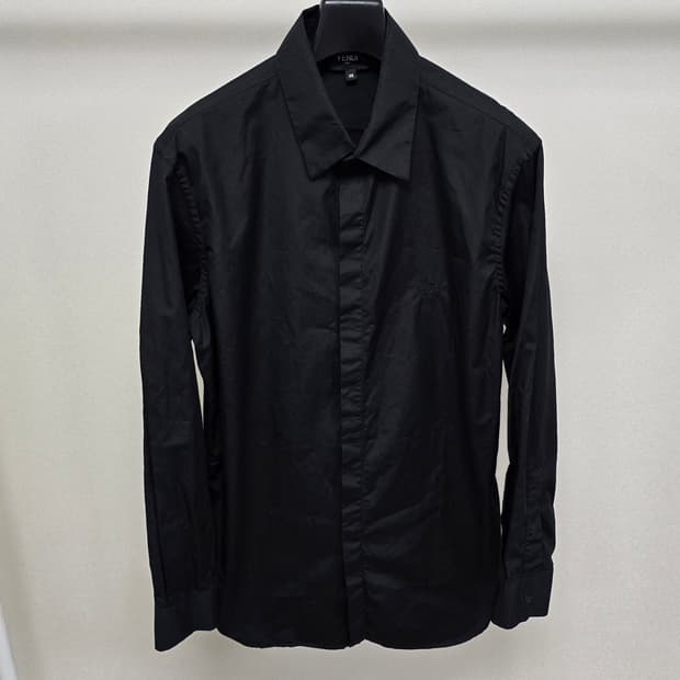 펜디 블랙 로고 셔츠 39사이즈 95 판매