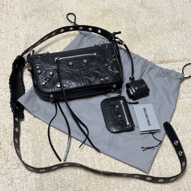 [판매]발렌시아가 램스킨 에이지드 실버 하드웨어 르 카골 XS