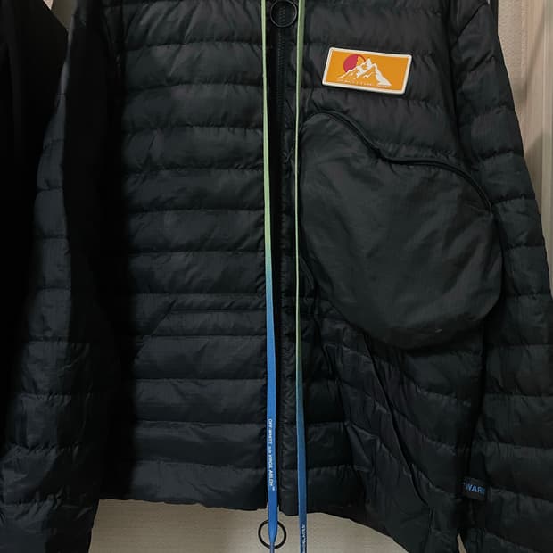 오프화이트 경량패딩