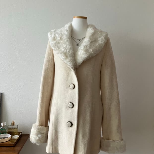 CECIL McBEE 세실맥비 울혼방 퍼 코트 히메갸루