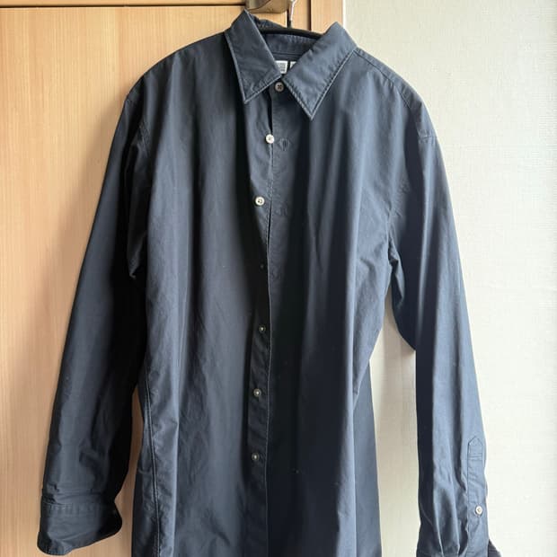 유니클로U 블랙 셔츠