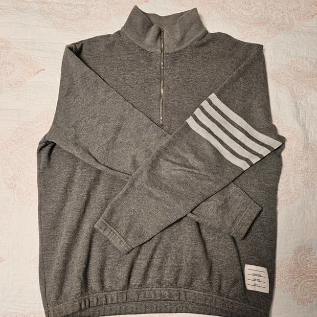 톰브라운 4선 반집업 그레이 색상 5사이즈 판매합니다!