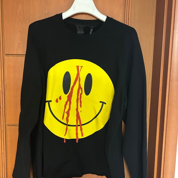 브이론 스마일리 스웻셔츠
