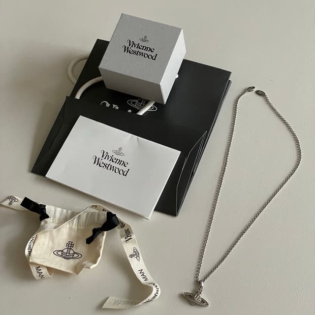 비비안 웨스트우스 실버 목걸이