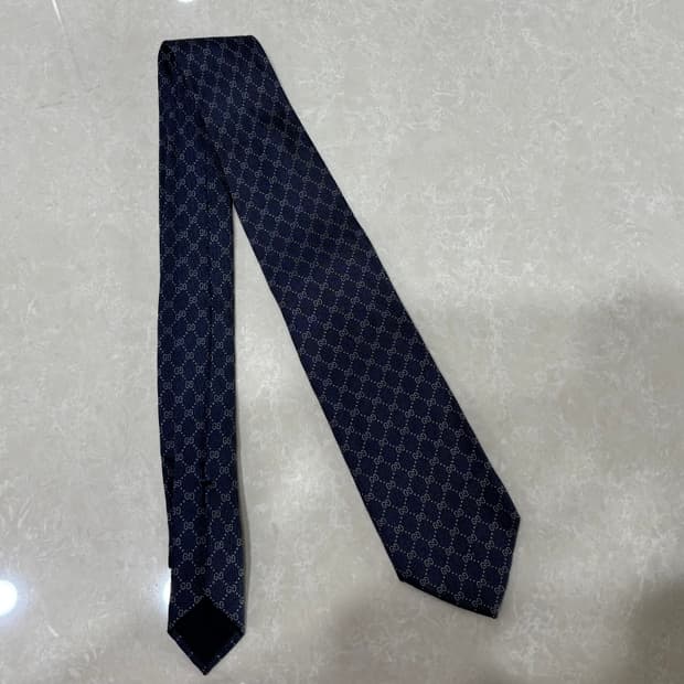 구찌 넥타이