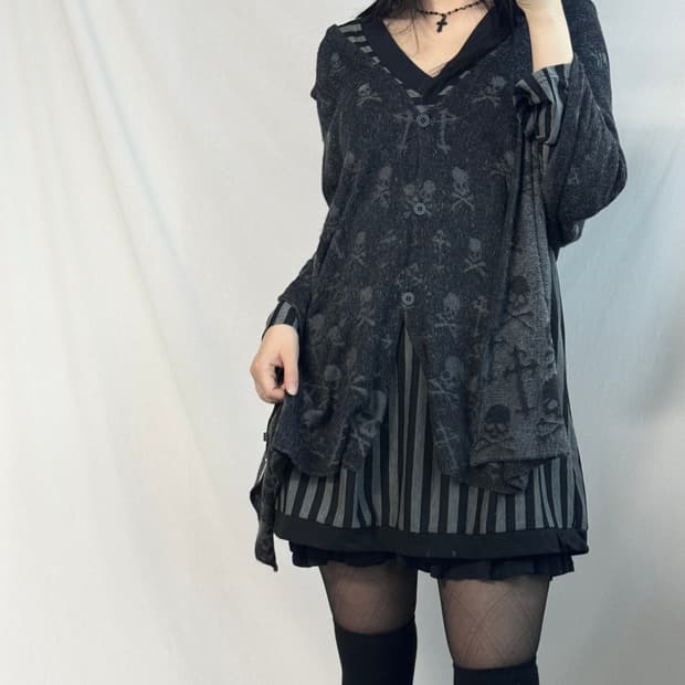 스컬 언발 케이프 니트 가디건