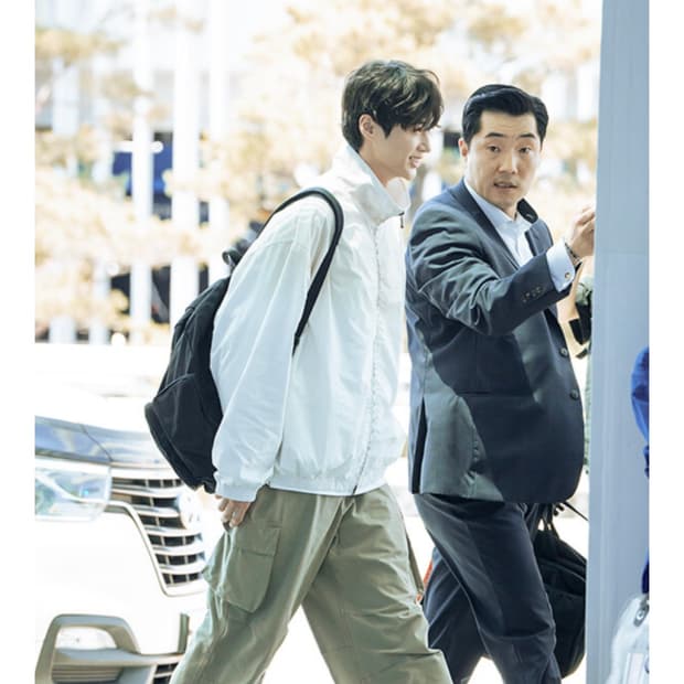 변우석 착용) 26ss 아크네 스튜디오 로고 자켓 바람막이 더스티 화이트