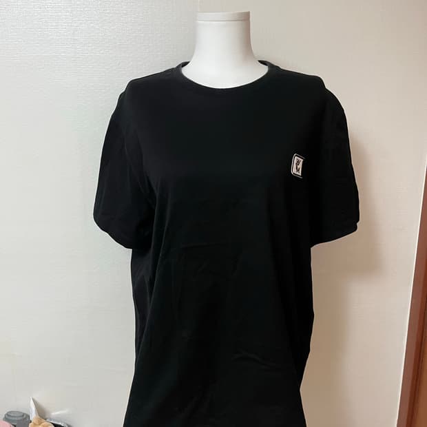 우영미 코튼 백로고 티셔츠 블랙