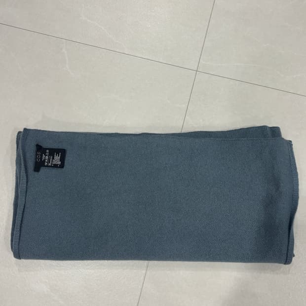 COS 기본 머플러 하늘색