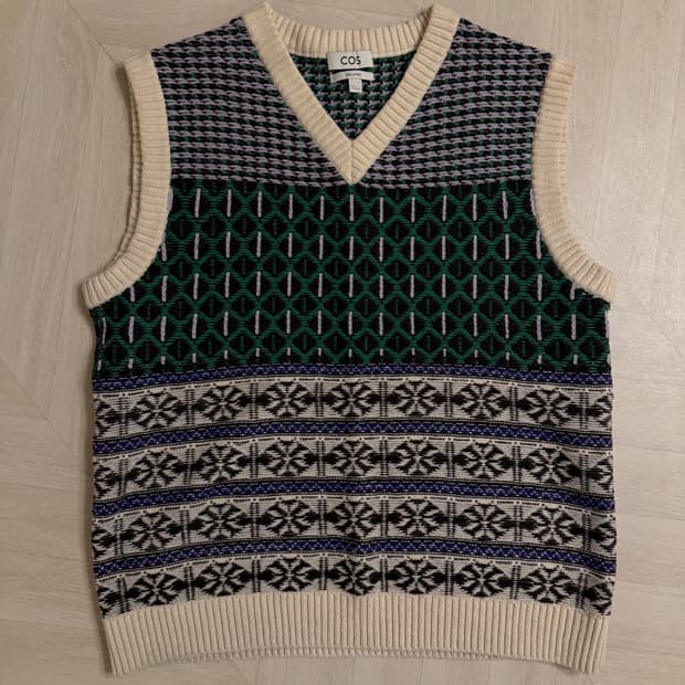 코스 브이넥 니트 베스트