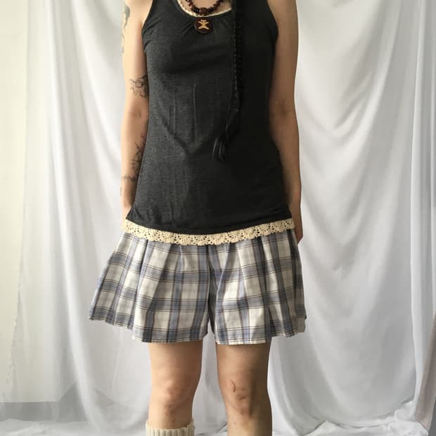 Lace trimming sleeveless