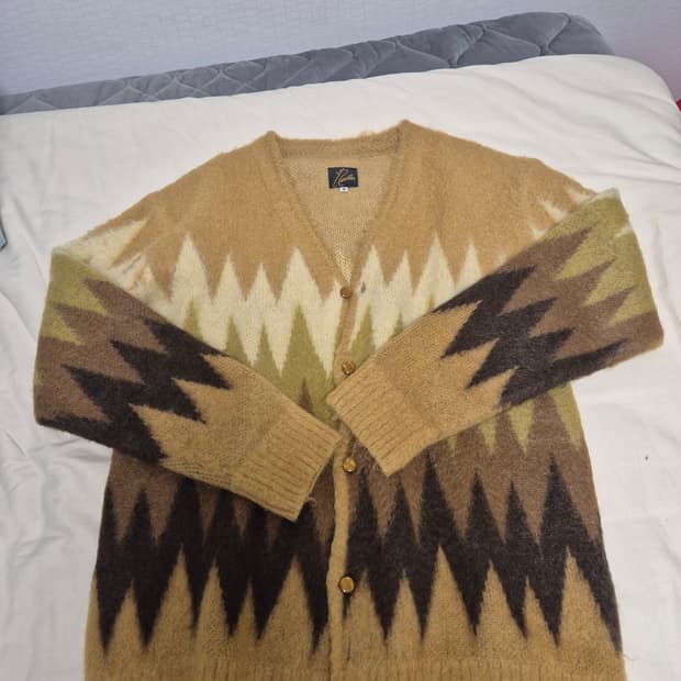 니들스 모헤어 가디건 M사이즈 판매합니다.