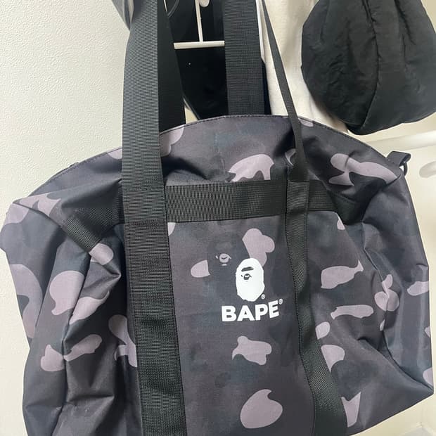 베이프 검정  카모 잡지부록 더플백 가방 팝니다