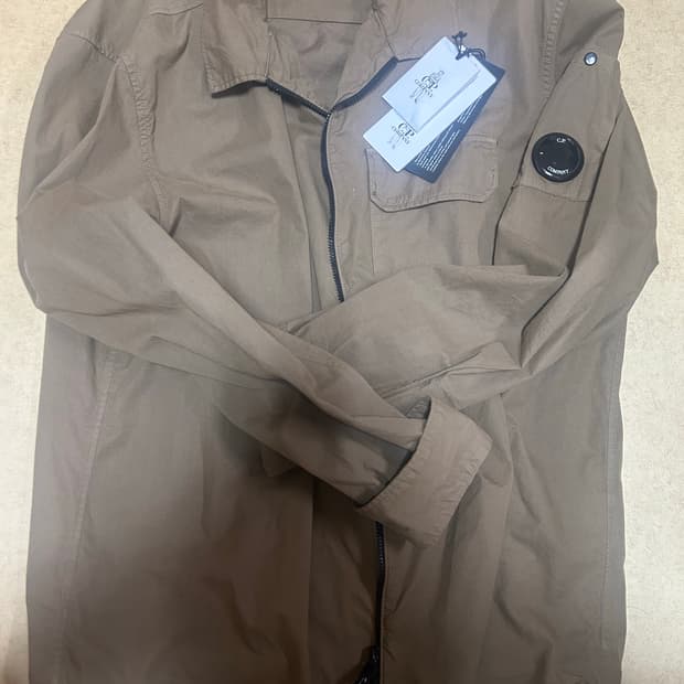 (새상품) CP컴퍼니 셔츠 자켓 브라운