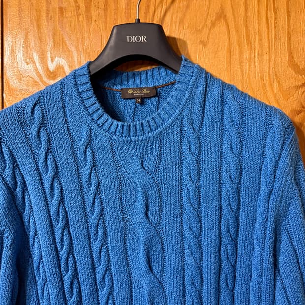 로로피아나 케이블 니트 스웨터 판매 합니다.