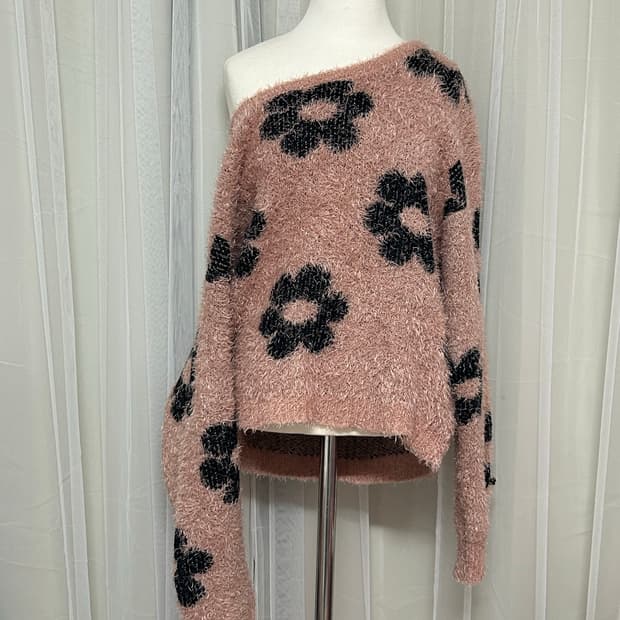 Sorridere 꽃패턴 오프숄더 핑크 니트