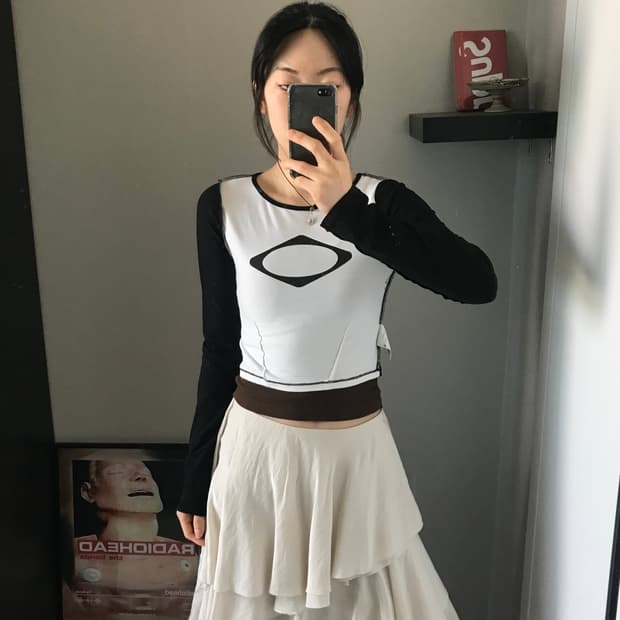 미스치프 중앙 로고 크롭 롱슬리브티