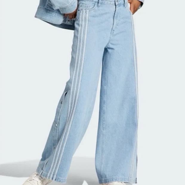 택o) 아디다스 데님 팬츠 IS5249 프리지아 착용