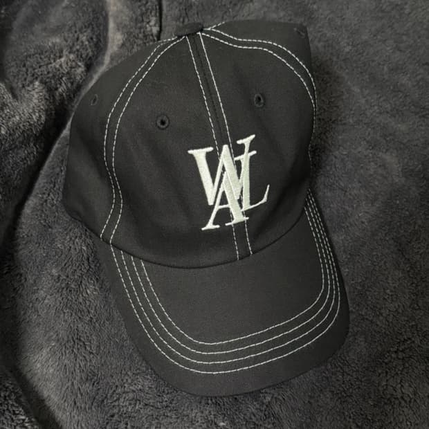 우알롱 시그니처 로고 볼캡 스티치 블랙