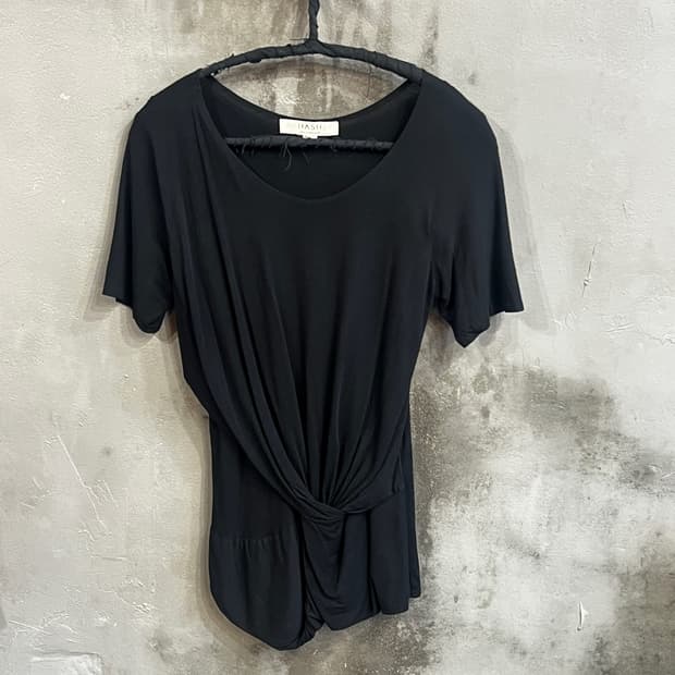 앤 발레리 해쉬 프론트 노트 드레이프 탑