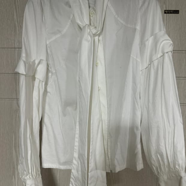 JIAKIM 브랜드의 화이트 블라우스 36사이즈