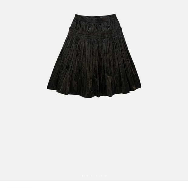 콜로신스 핀턱 미디 스커트 글로시 블랙