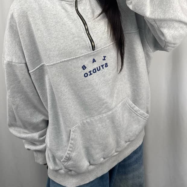 아이앱 스튜디오 하프집업 맨투맨