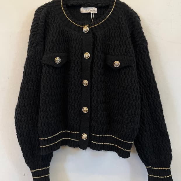 스튜디오화이트 금장단추 블랙 니트가디건 새상품 하객룩데이트룩오피스룩