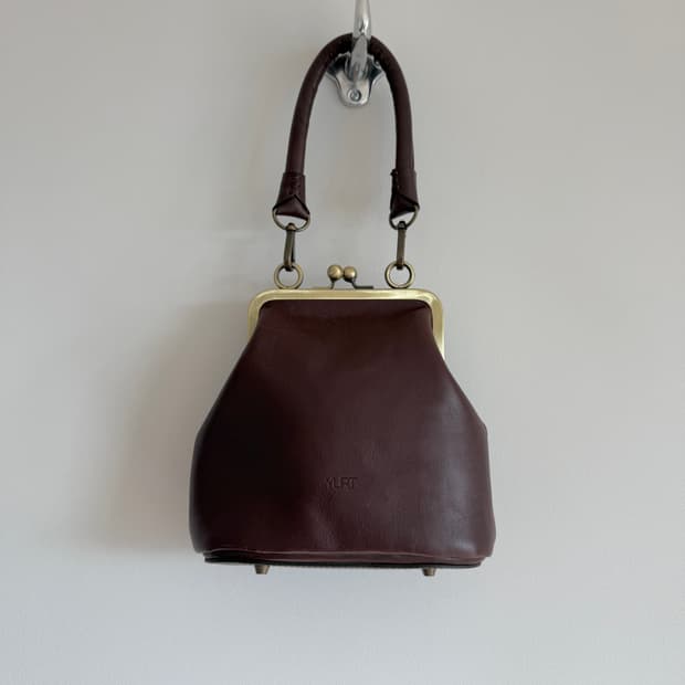 유르트(YURT) 레더 프레임백(크로스스트랩 포함)