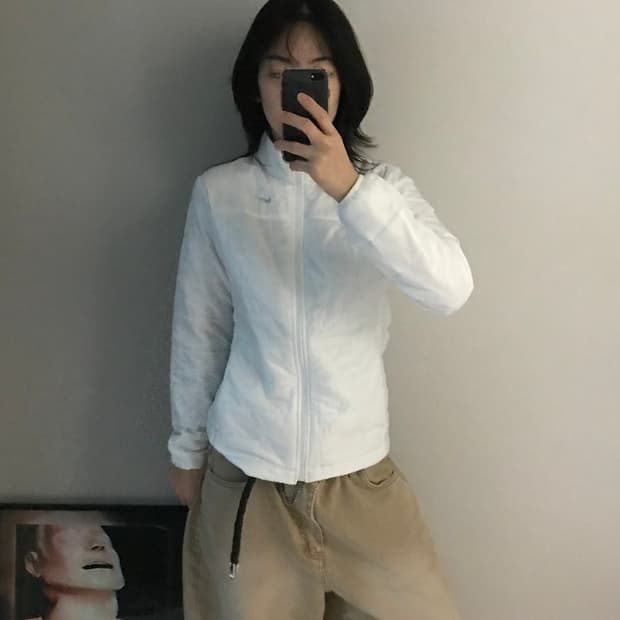 나이키 00년대 올드스쿨 은색 스우시 화이트 경량패딩