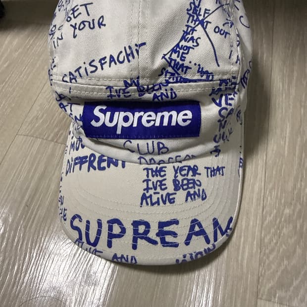 슈프림 곤즈 포엠 캠프캡 화이트 23SS 판매합니다