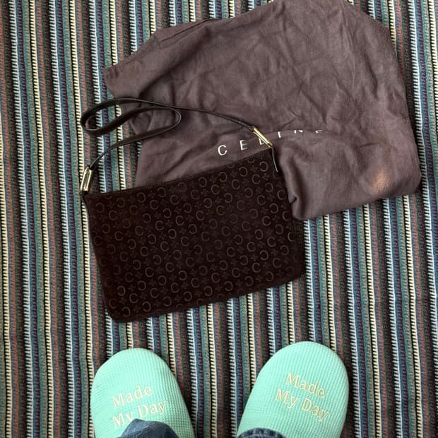 셀린느 마카담 스웨이드 숄더백