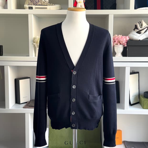 톰브라운 암밴드 밀라노스티치 가디건