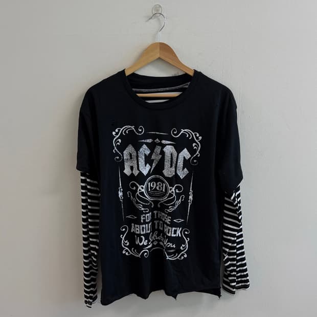 Distressed AC/DC custom tee (긴팔 레이어드 포함)