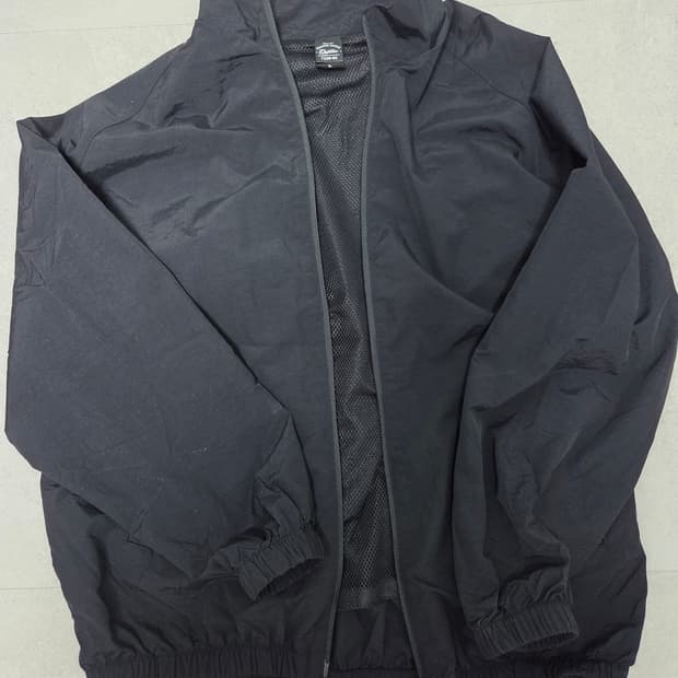 유나이티드 애슬  스탠드 칼라 윈드브레이커