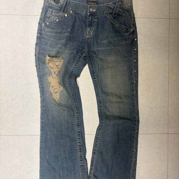 뱅크시 부츠컷 데님