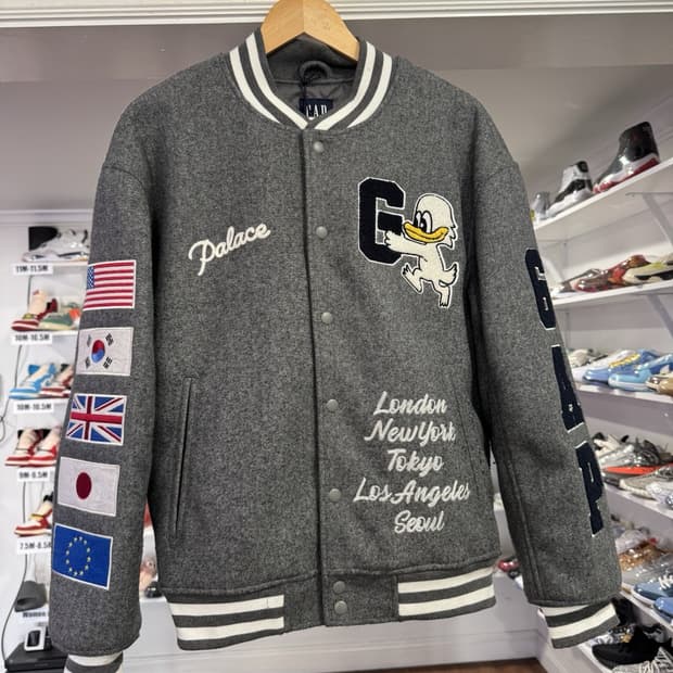 팔라스 x 갭 바시티 자켓 그레이