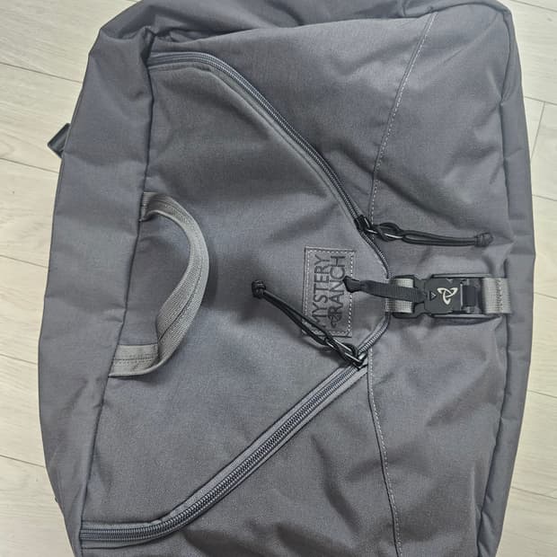 미스테리 렌치 27L 크로스백 브리프케이스 