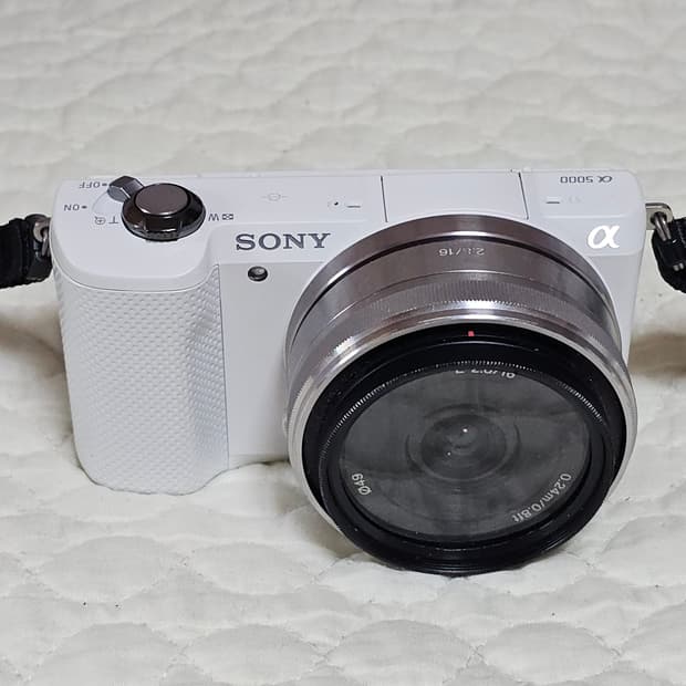 소니 A5000 미러리스 카메라+ 16mm 렌즈