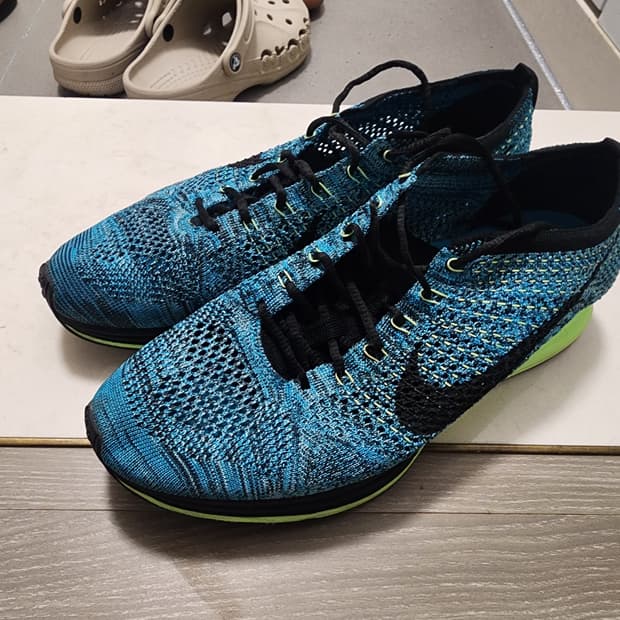 나이키 플라이니트 레이서 285사이즈