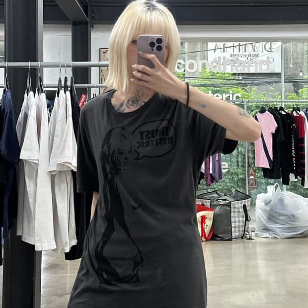 히스테릭 글래머 MUSE 레터 로고 반팔 티셔츠