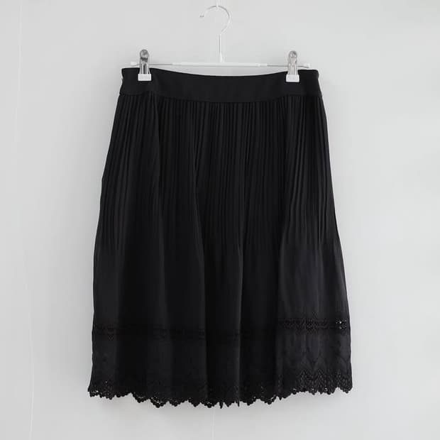 소금 빈티지 플리츠 레이스 미디 스커트 블랙