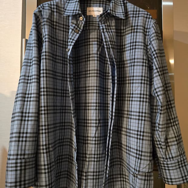 솔리드옴므 이중 레이어드 체크셔츠 48사이즈입니다.