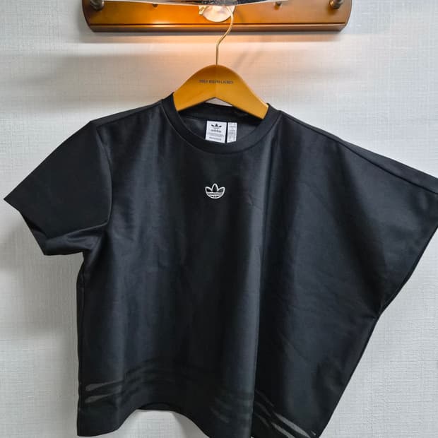 XS) 아디다스 오리지널 언발란스 크롭 티셔츠 팝니다