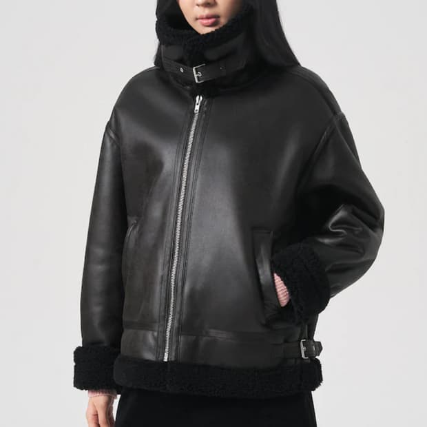 에잇세컨즈 무스탕