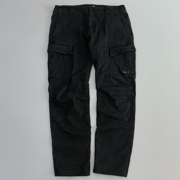 C.P company  씨피 컴퍼니 렌즈 블랙 워시드 카고팬츠