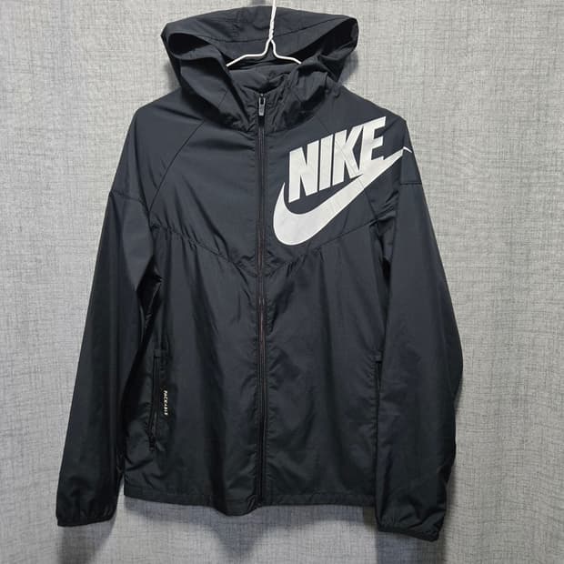 나이키 빅로고 팩커블 간절기 바람막이  블랙 