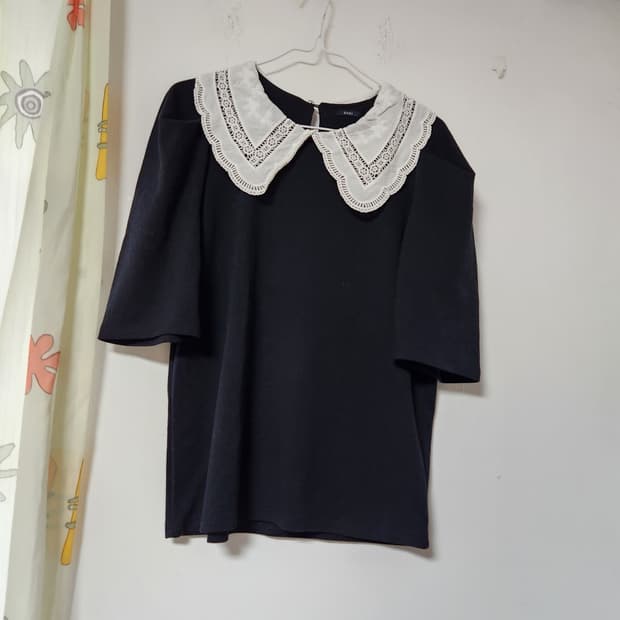 BARI 소매예쁜 화이트카라 티블라우스F