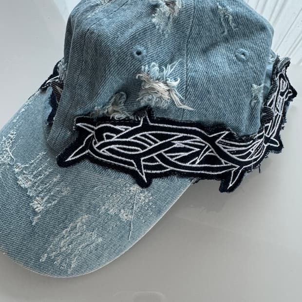 후디사이즈워 디스트레스드 데님 캡 